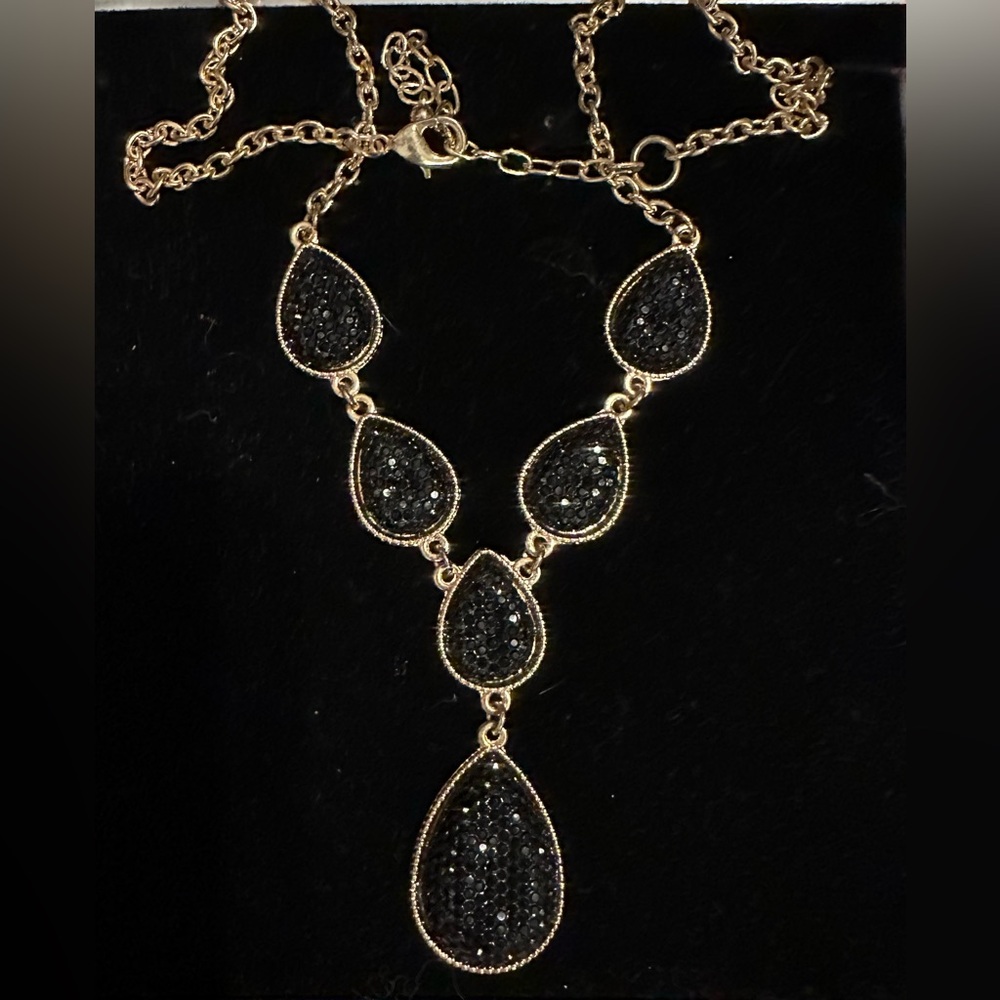 Black Teardrop Statement Necklace